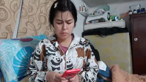 Snapshot of kitty_small69 chatting on 05.18.26 kitty_small69 online show from 05.18.26