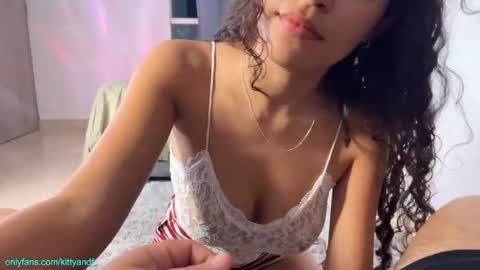 Snapshot of kittyand chatting on 02.14.25 Kitty black hair 19 years Isa red hair18 years John 21 years online show from 02.14.25