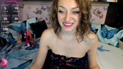 Snapshot of kittydoll97 chatting on 10.10.25 Sandra online show from 10.10.25