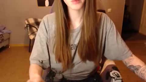 KittyloveMoon online show from 04.12.26