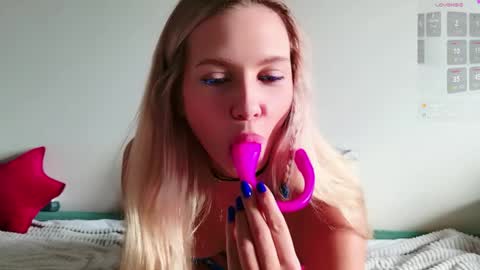 kittymiumiu online show from 04.11.26