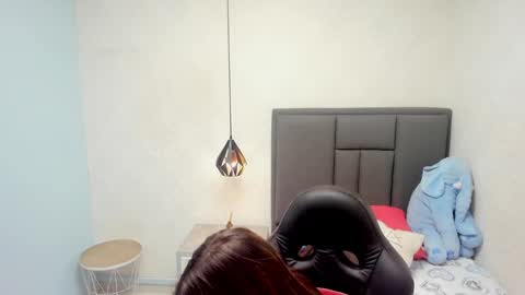  K I T T  Y  online show from 01.14.25