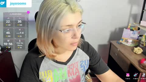 Snapshot of kittytrixy97 chatting on 12.14.24 Kitty Trixy online show from 12.14.24