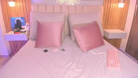 Angel Independent Model online show from 02.03.26