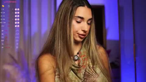 Snapshot of kity_sweet chatting on 10.08.25 Erika online show from 10.08.25