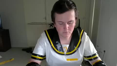 Snapshot of kiwi_twink21 chatting on 10.11.25 kiwi_twink21 online show from 10.11.25