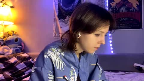 Snapshot of kizziequiroz chatting on 11.13.25 Luna online show from 11.13.25