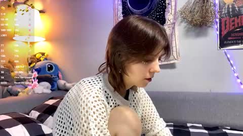 Snapshot of kizziequiroz chatting on 11.20.25 Luna online show from 11.20.25