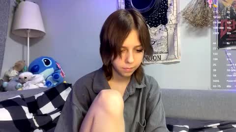 Snapshot of kizziequiroz chatting on 12.03.25 Luna online show from 12.03.25