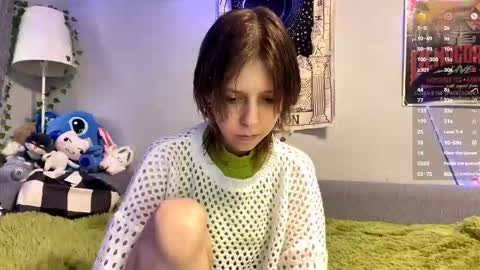 Snapshot of kizziequiroz chatting on 12.17.25 Luna online show from 12.17.25