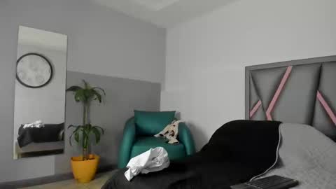 klariz09 online show from 09.18.25