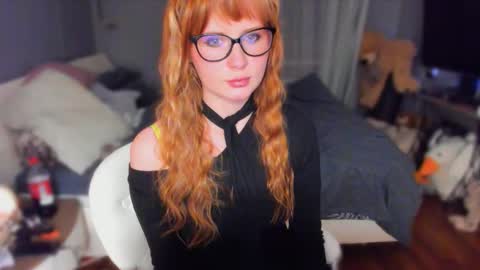 Snapshot of klementinagirl chatting on 12.14.25 Klementinafanslyklementina6661 online show from 12.14.25