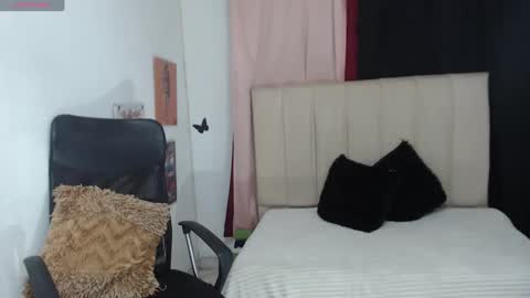 Snapshot of kleo_princess18 chatting on 02.14.25 kleo online show from 02.14.25