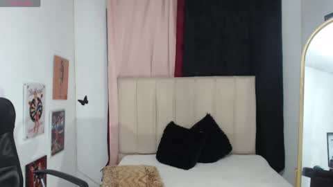 Snapshot of kleo_princess18 chatting on 02.15.25 kleo online show from 02.15.25