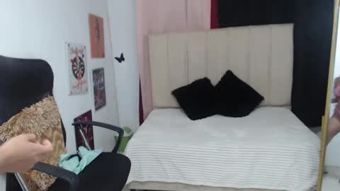 Snapshot of kleo_princess18 chatting on 02.24.25 kleo online show from 02.24.25