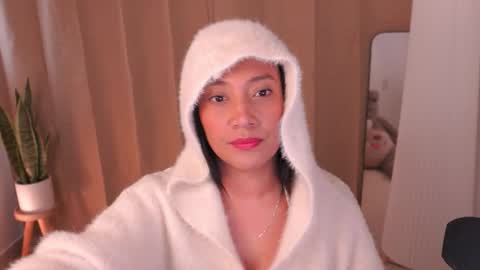 klhoe_gomez_ online show from 10.14.25
