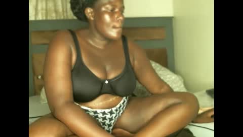 Snapshot of kmagie chatting on 12.02.25 kmagie online show from 12.02.25