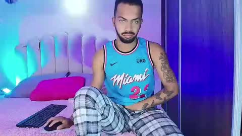 Snapshot of kmichelle1 chatting on 11.16.25 kmichelle1 online show from 11.16.25