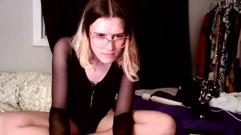 Snapshot of knottybadgirl chatting on 10.18.25 knottybadgirl online show from 10.18.25