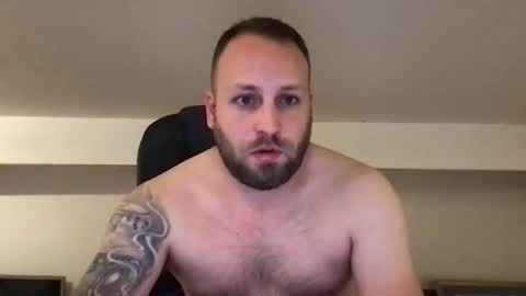 Snapshot of kobasic chatting on 12.01.25 hugo online show from 12.01.25