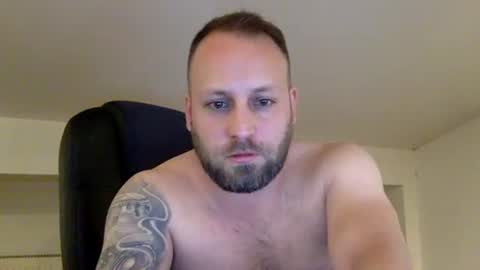 Snapshot of kobasic chatting on 12.14.25 hugo online show from 12.14.25