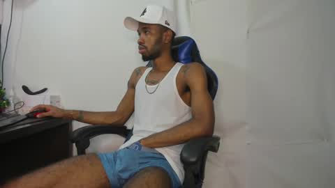 Snapshot of kofi_exotic_ chatting on 12.20.24 kofi online show from 12.20.24