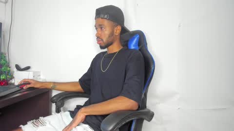 Snapshot of kofi_exotic_ chatting on 12.25.24 kofi online show from 12.25.24