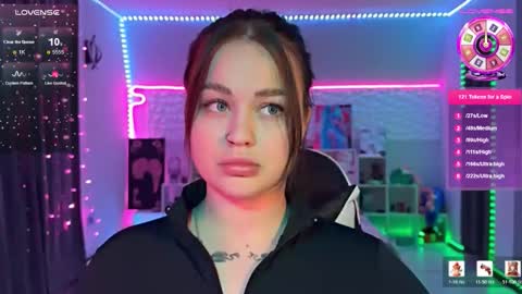 Mia online show from 02.12.26