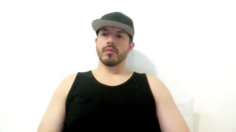 Snapshot of kolombianox chatting on 10.25.25 kolombianox online show from 10.25.25