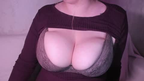 Snapshot of kriisrus chatting on 10.18.25 KrisRus online show from 10.18.25