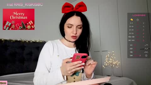 Snapshot of kris_kiskis chatting on 12.25.24 Kris kiskis online show from 12.25.24