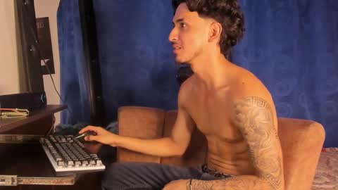 Snapshot of kriss_edwards chatting on 10.19.25 Kriss online show from 10.19.25