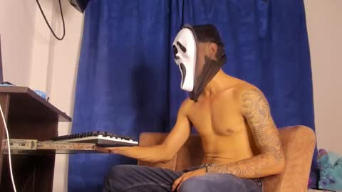 Snapshot of kriss_edwards chatting on 11.01.25 Kriss online show from 11.01.25