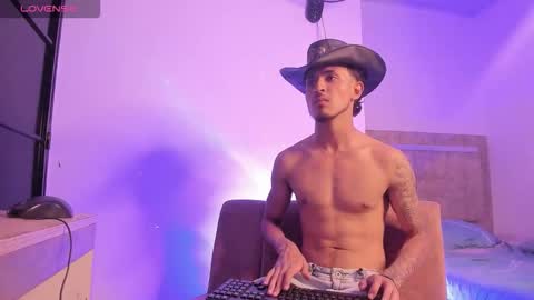 Snapshot of kriss_edwards chatting on 11.02.25 Kriss online show from 11.02.25