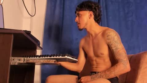 Snapshot of kriss_edwards chatting on 12.14.25 Kriss online show from 12.14.25