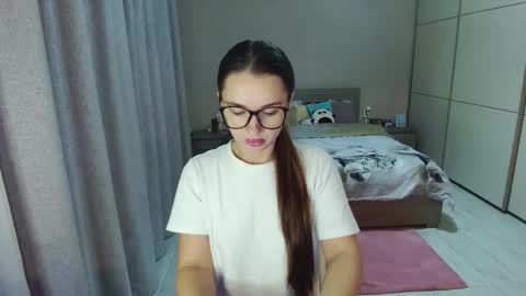 twitter    Annemarye 23 online show from 10.21.25