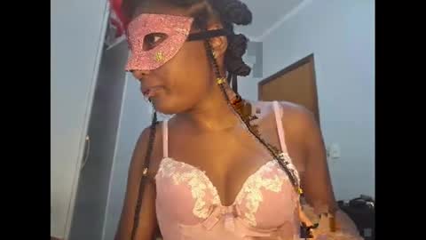 Snapshot of kristallvfs chatting on 02.11.25 kristallvfs online show from 02.11.25