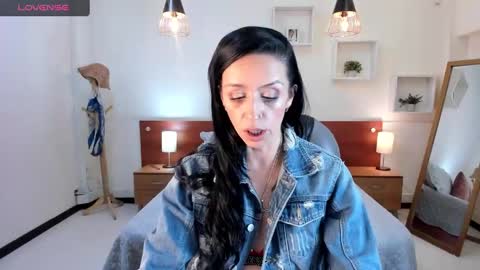 Snapshot of kristen_garner chatting on 01.19.25 Sophia online show from 01.19.25