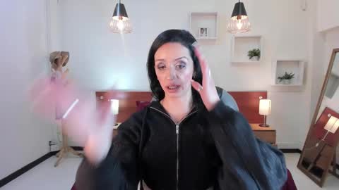Snapshot of kristen_garner chatting on 02.03.25 Sophia online show from 02.03.25
