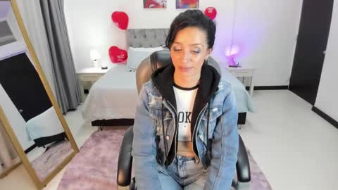 Snapshot of kristen_garner chatting on 02.17.25 Sophia online show from 02.17.25