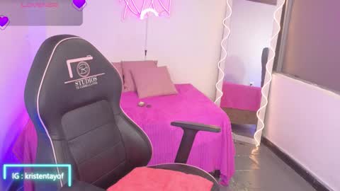 kristen_tay online show from 09.10.25