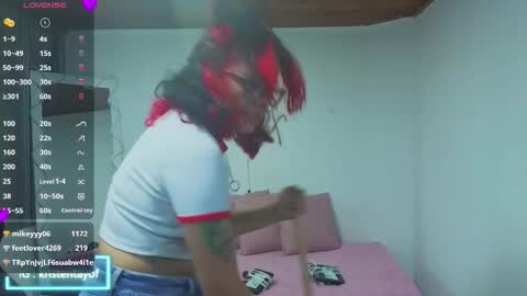 kristen_tay online show from 10.25.25