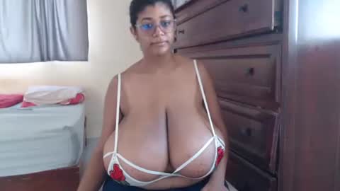 Snapshot of kristinamilan chatting on 09.23.25 KristinaMilan online show from 09.23.25