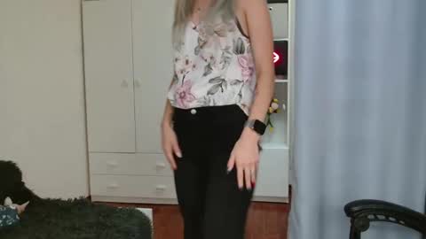 KristineAmore online show from 10.16.25