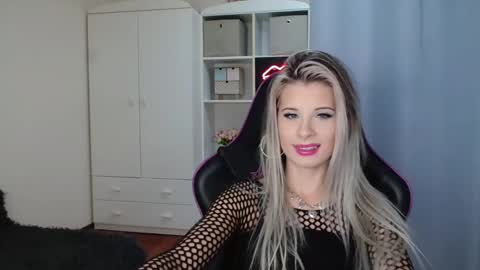 KristineAmore online show from 10.20.25