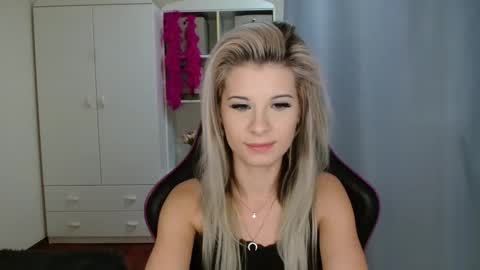 KristineAmore online show from 10.28.25