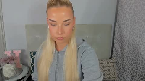 KristyFlowers online show from 05.11.26