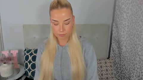 KristyFlowers online show from 05.11.26