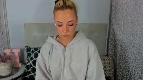 KristyFlowers online show from 05.20.26