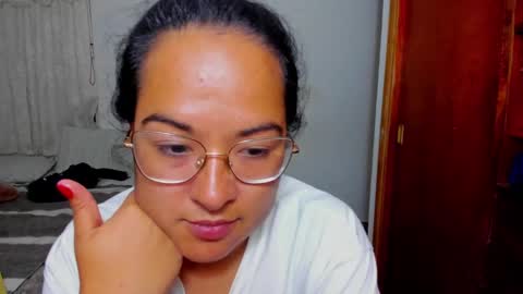 Snapshot of kroline_20 chatting on 12.12.24 Kroline  online show from 12.12.24